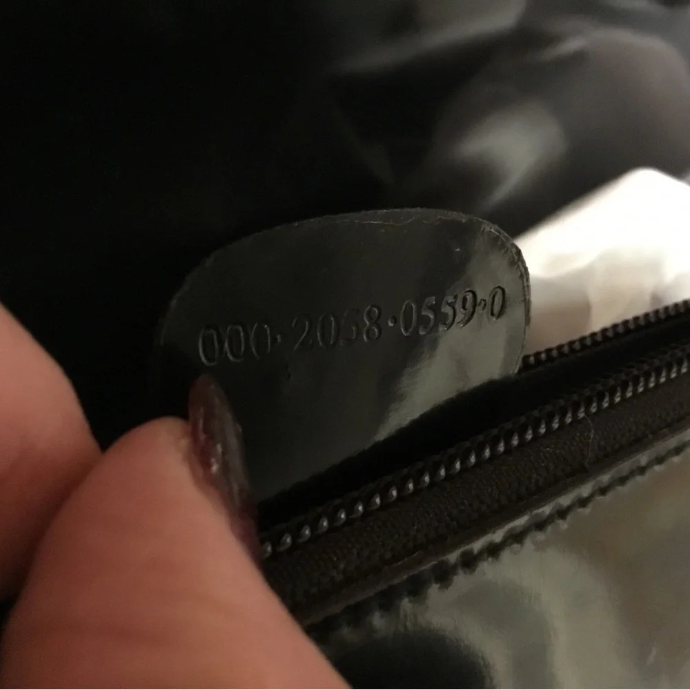 GUCCI black patent tote shoulder bag w/ matching attached pouch; gold hardware. - Picture 12 of 16